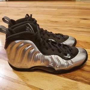 NIKE LIL POSITE ONE "Chrome"  Size 4.5Y